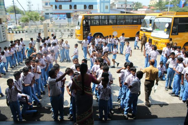 திருப்பூரில் 1000 மாணவர்கள் ரசித்து பாராட்டிய  ‘எழுமின்’