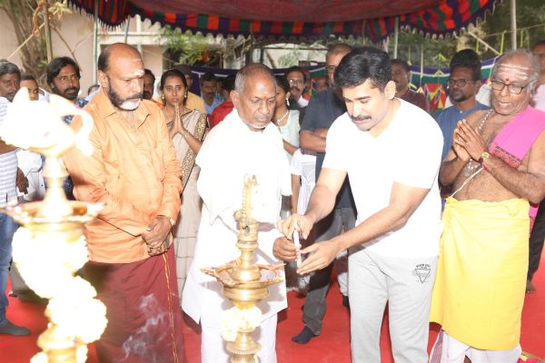 விஜய் ஆண்டனி  நடித்த காட்சியை இளையராஜா துவக்கி வைக்க ” தமிழரசன் “படம் துவங்கியது