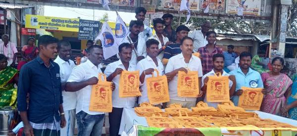 பிளாஸ்டிக் ஒழிப்பை ஊக்குவிக்கும் தளபதி விஜய் மக்கள் இயக்கங்கள்.